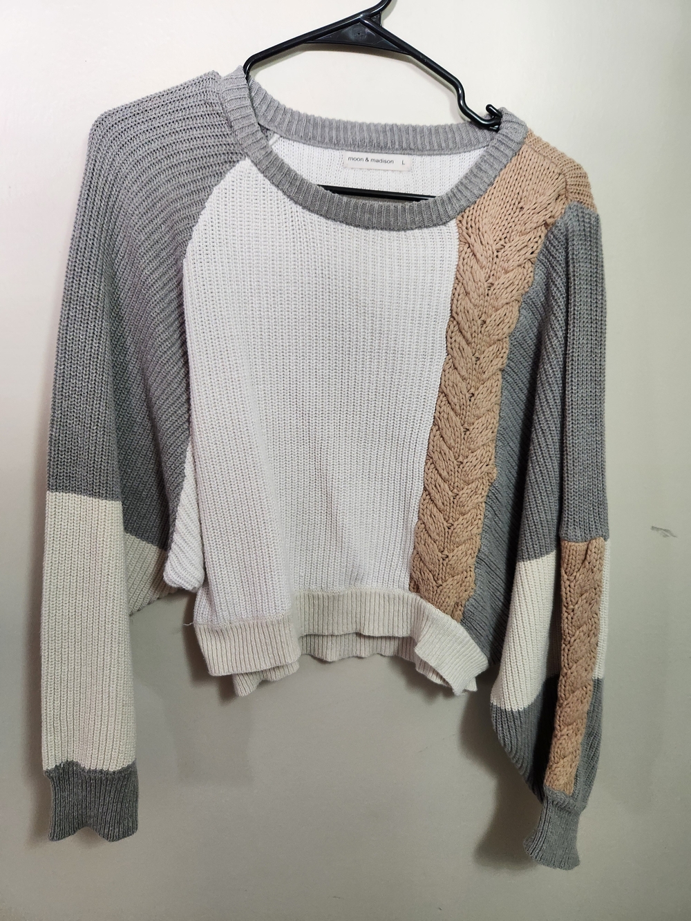 moon & madison Gray, White & Tan Cable-Trim Colorblock Sweater